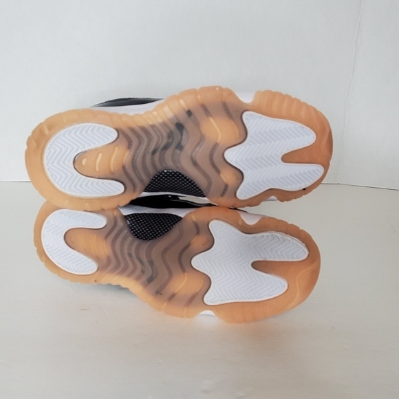 LIKE NEW!!! Jordan 11 Retro Low - Picture 7 of 7